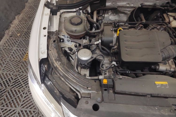 Used Volkswagen Lavida 2021 1.5L Automatic Vision Edition Engine Bay Right