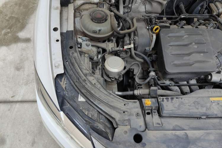 Used Volkswagen Lavida 2021 1.5L Automatic Fashion Edition Engine Bay Right
