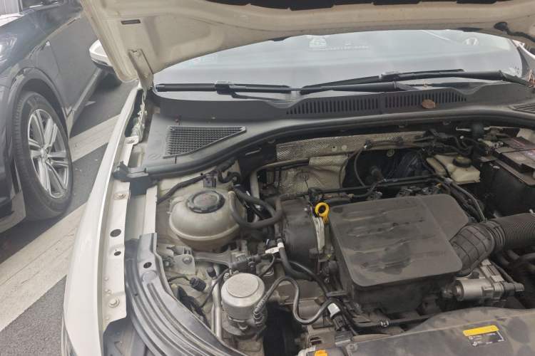 Used Volkswagen Lavida 2021 1.5L Automatic Comfort Edition Engine Bay Right