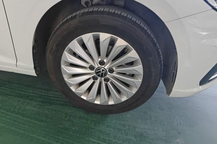 Used Volkswagen Lavida 2021 1.5L Automatic Comfort Edition Exterior 2