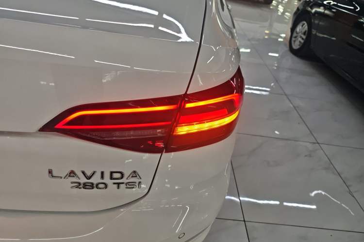 Used Volkswagen Lavida 2021 280TSI DSG Comfort Edition Exterior 3