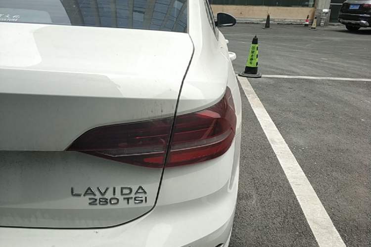 Used Volkswagen Lavida 2021 280TSI DSG Comfort Edition Exterior 3