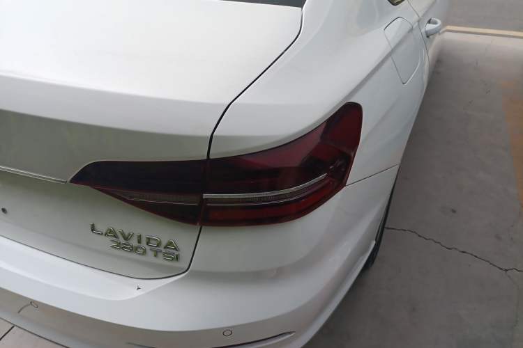 Used Volkswagen Lavida 2021 1.5L Automatic Comfort Edition Exterior 3