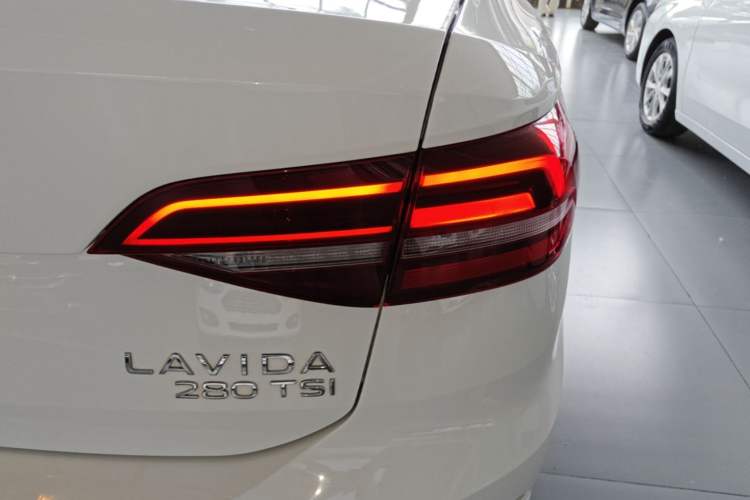 Used Volkswagen Lavida 2021 280TSI DSG Comfort Edition Exterior 3