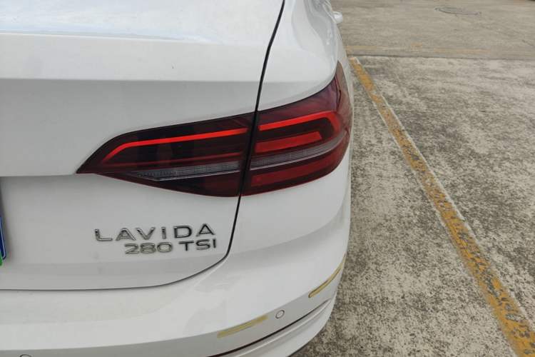 Used Volkswagen Lavida 2021 280TSI DSG Comfort Edition Exterior 3