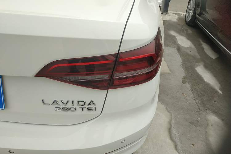 Used Volkswagen Lavida 2021 280TSI DSG Comfort Edition Exterior 3
