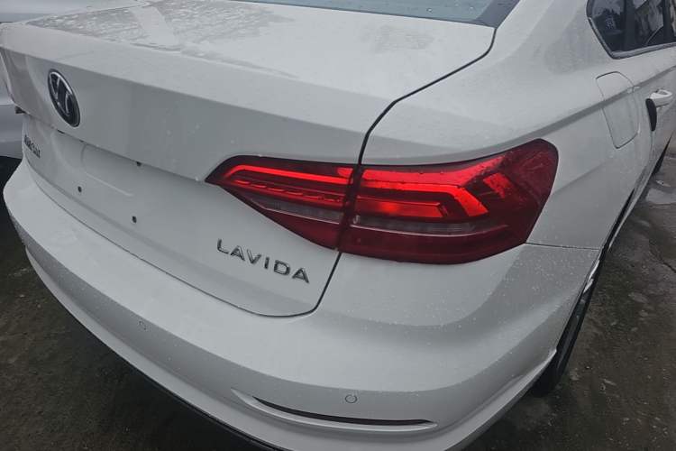 Used Volkswagen Lavida 2021 1.5L Automatic Comfort Edition Exterior 3