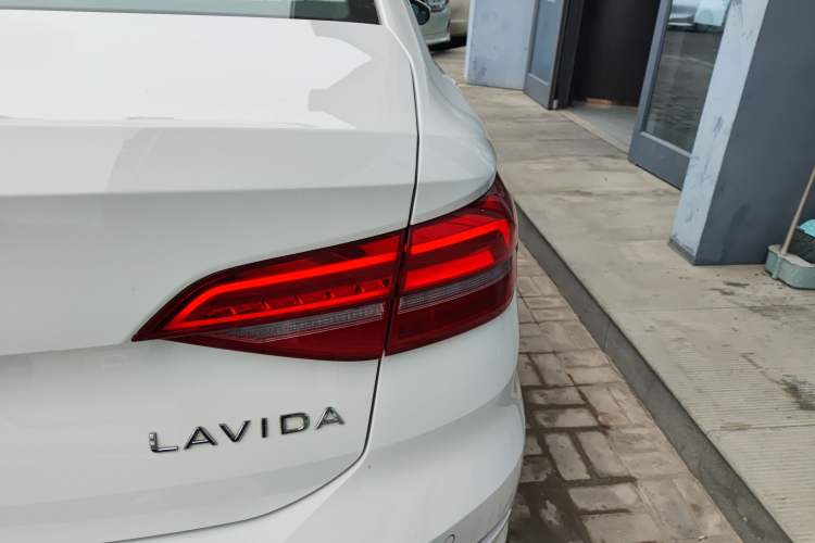 Used Volkswagen Lavida 2021 1.5L Automatic Comfort Edition Exterior 3