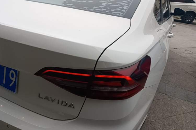 Used Volkswagen Lavida 2021 1.5L Automatic Comfort Edition Exterior 3