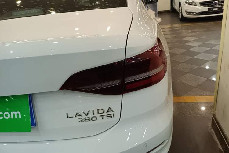 Used Volkswagen Lavida 2021 280TSI DSG Comfort Edition Exterior 3
