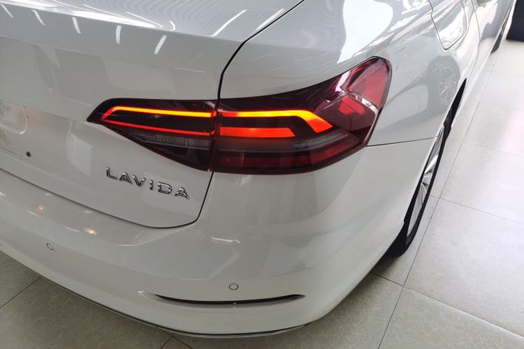 Used Volkswagen Lavida 2021 1.5L Automatic Comfort Edition Exterior 3