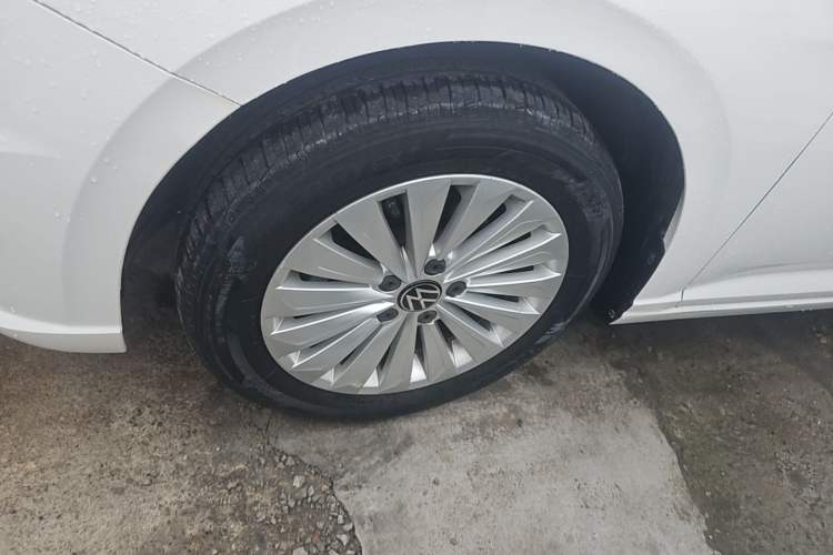 Used Volkswagen Lavida 2021 1.5L Automatic Comfort Edition Exterior 4