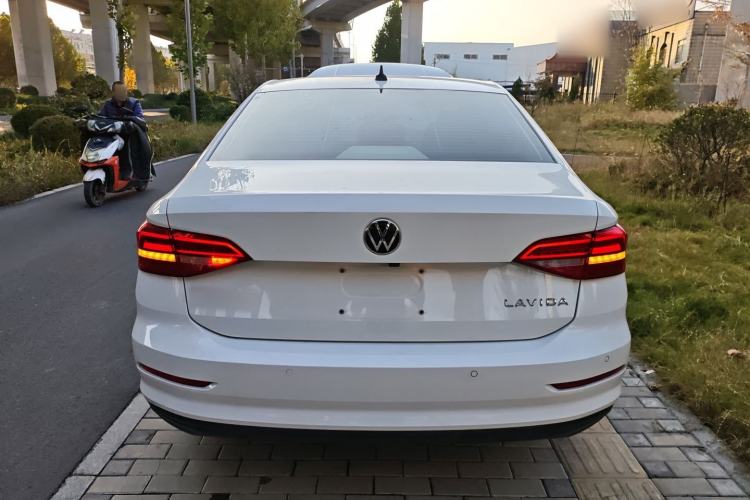 Used Volkswagen Lavida 2021 1.5L Automatic Fashion Edition Exterior 4
