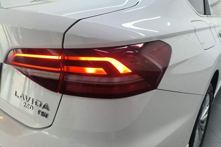 Used Volkswagen Lavida 2021 1.5L Automatic Comfort Edition Exterior 5