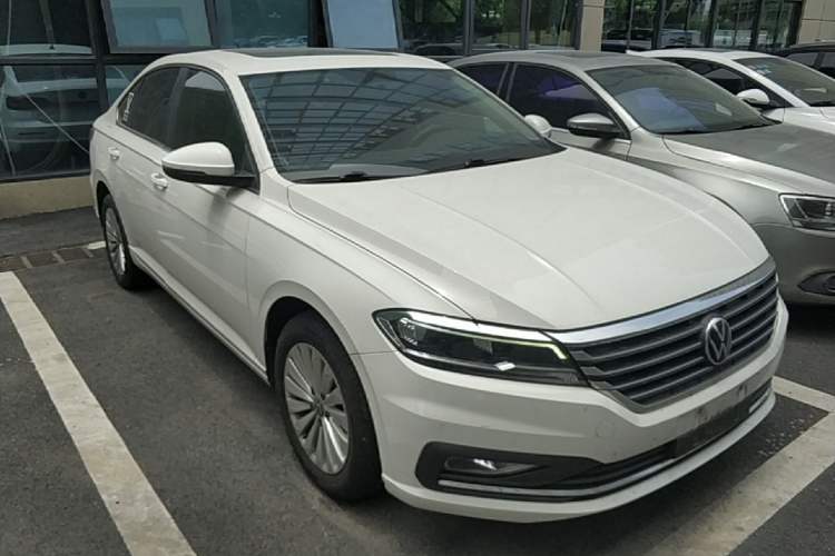 Used Volkswagen Lavida 2021 280TSI DSG Comfort Edition Front Right 45 Deg