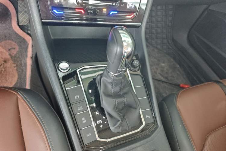 Used Volkswagen Lavida 2021 280TSI DSG Luxury Edition Gear Lever