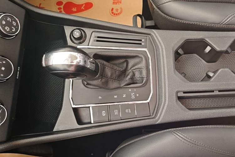 Used Volkswagen Lavida 2021 1.5L Automatic Comfort Edition Gear Lever