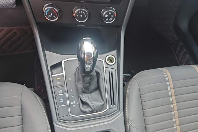 Used Volkswagen Lavida 2021 1.5L Automatic Vision Edition Gear Lever