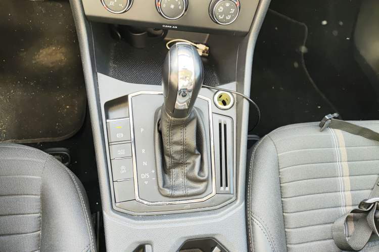 Used Volkswagen Lavida 2021 1.5L Automatic Vision Edition Gear Lever