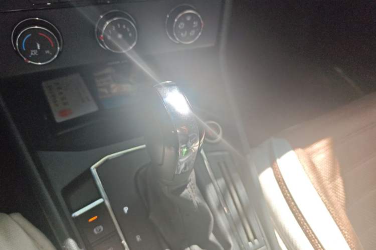 Used Volkswagen Lavida 2021 1.5L Automatic Comfort Edition Gear Lever