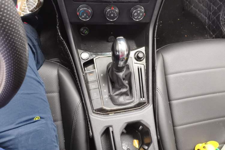 Used Volkswagen Lavida 2021 1.5L Automatic Comfort Edition Gear Lever