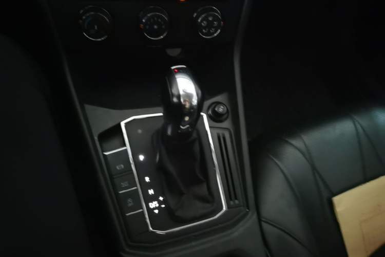 Used Volkswagen Lavida 2021 1.5L Automatic Comfort Edition Gear Lever