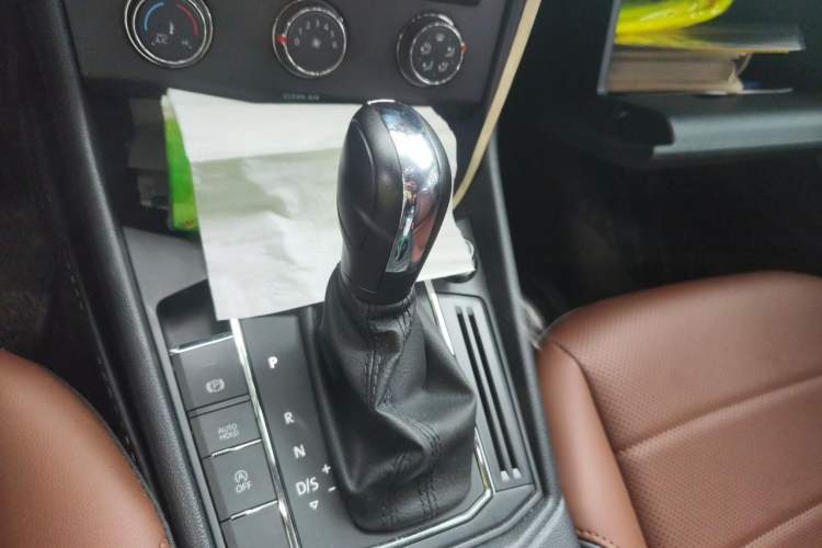 Used Volkswagen Lavida 2021 1.5L Automatic Comfort Edition Gear Lever
