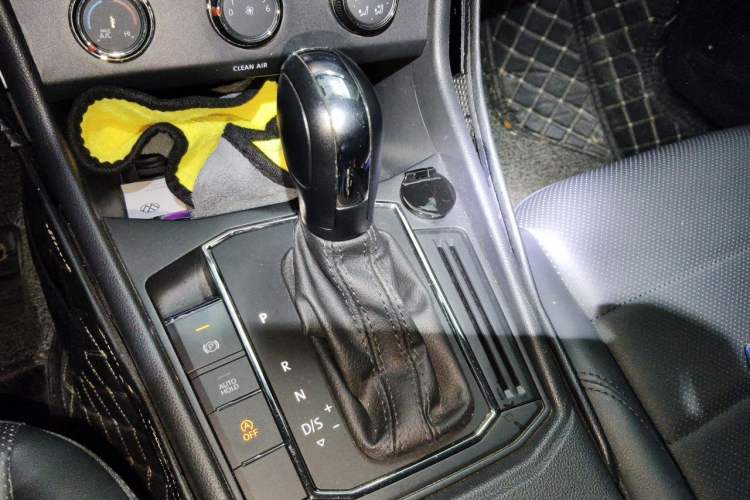 Used Volkswagen Lavida 2021 1.5L Automatic Comfort Edition Gear Lever