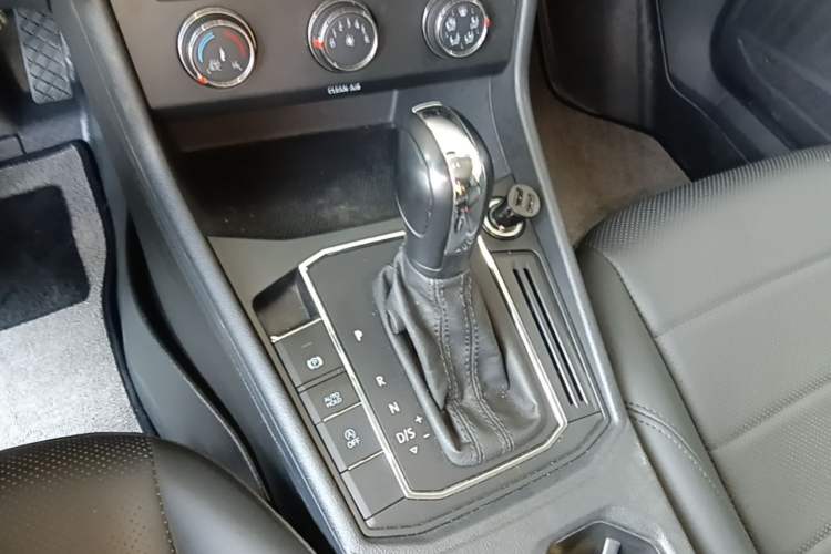 Used Volkswagen Lavida 2021 1.5L Automatic Comfort Edition Gear Lever