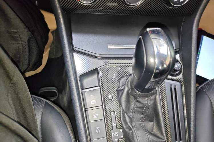 Used Volkswagen Lavida 2021 1.5L Automatic Comfort Edition Gear Lever