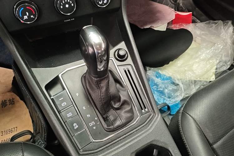 Used Volkswagen Lavida 2021 1.5L Automatic Comfort Edition Gear Lever
