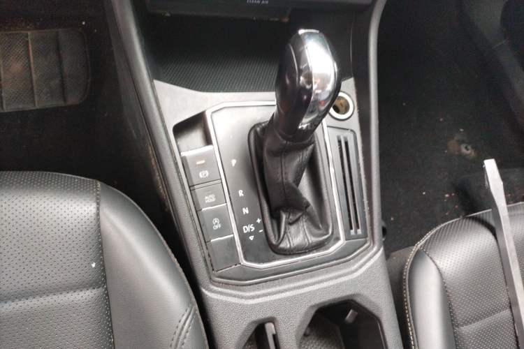 Used Volkswagen Lavida 2021 1.5L Automatic Comfort Edition Gear Lever