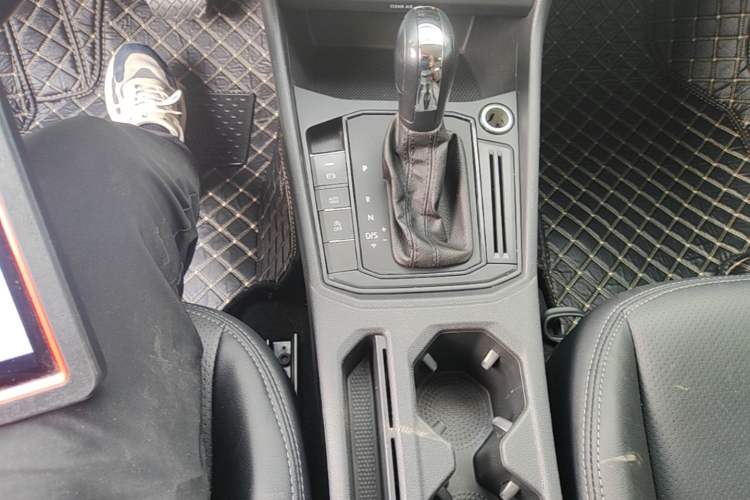 Used Volkswagen Lavida 2021 1.5L Automatic Fashion Edition Gear Lever