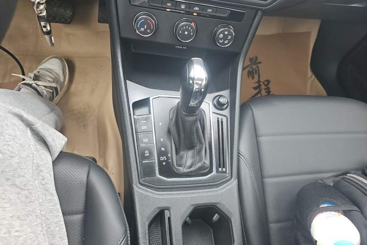 Used Volkswagen Lavida 2021 1.5L Automatic Comfort Edition Gear Lever