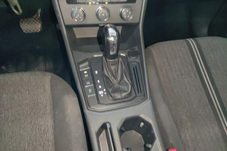 Used Volkswagen Lavida 2021 1.5L Automatic Fashion Edition Gear Lever