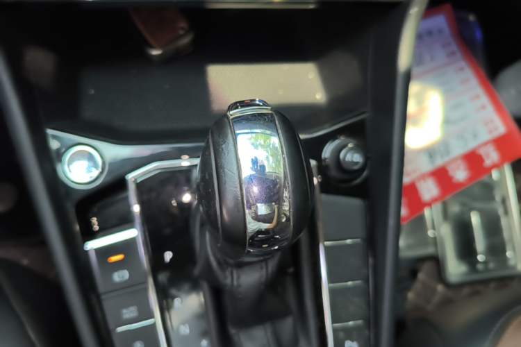 Used Volkswagen Lavida 2021 280TSI DSG Luxury Edition Gear Lever