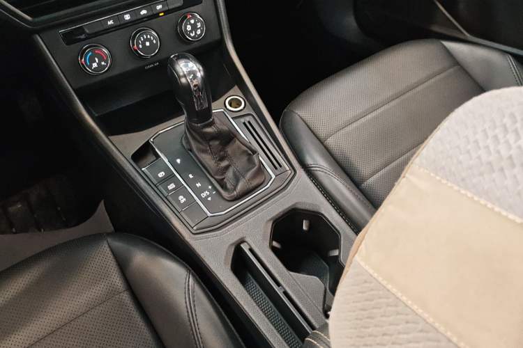 Used Volkswagen Lavida 2021 1.5L Automatic Comfort Edition Gear Lever