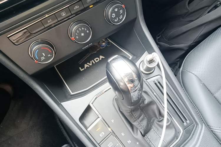 Used Volkswagen Lavida 2021 1.5L Automatic Comfort Edition Gear Lever