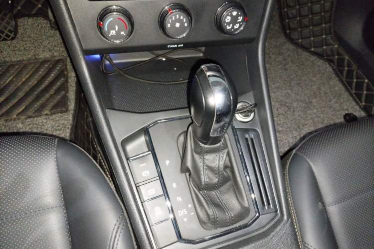 Used Volkswagen Lavida 2021 1.5L Automatic Comfort Edition Gear Lever
