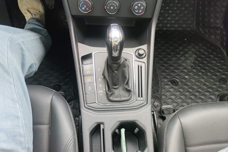 Used Volkswagen Lavida 2021 1.5L Automatic Comfort Edition Gear Lever