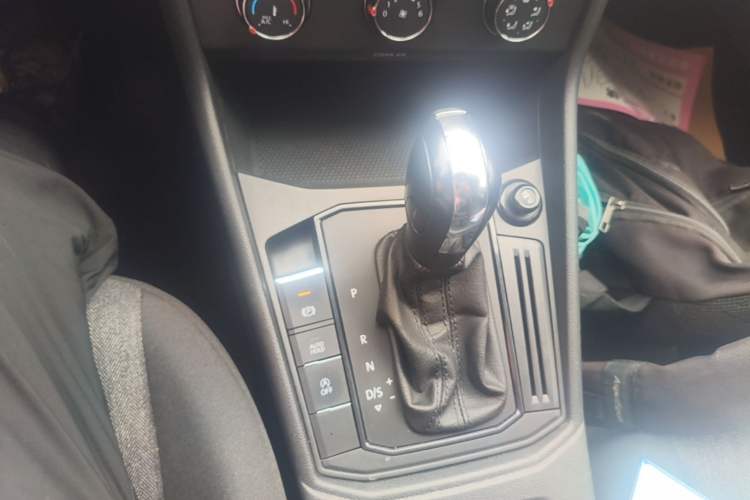 Used Volkswagen Lavida 2021 1.5L Automatic Fashion Edition Gear Lever