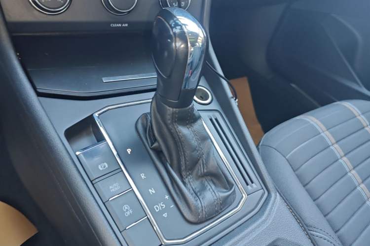 Used Volkswagen Lavida 2021 1.5L Automatic Vision Edition Gear Lever