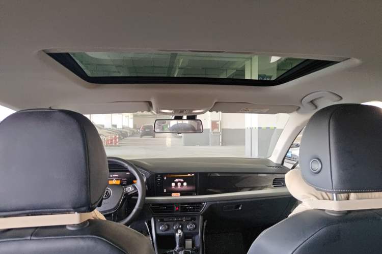 Used Volkswagen Lavida 2021 1.5L Automatic Comfort Edition Headliner