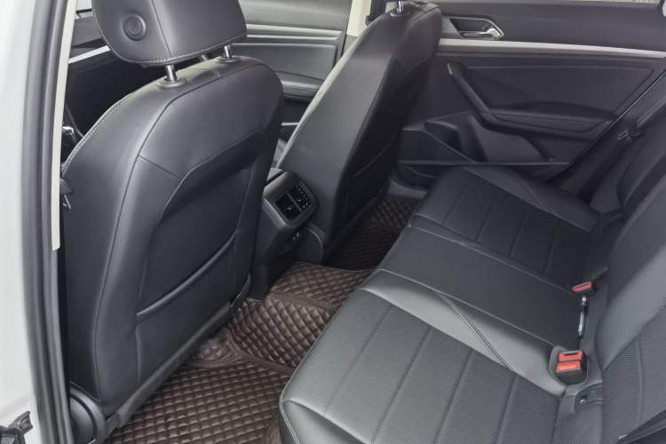 Used Volkswagen Lavida 2021 1.5L Automatic Comfort Edition Interior 3