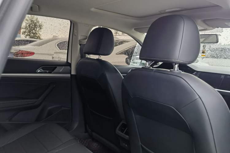 Used Volkswagen Lavida 2021 1.5L Automatic Comfort Edition Interior 5