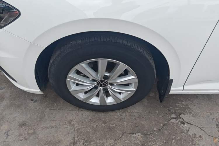 Used Volkswagen Lavida 2021 1.5L Automatic Fashion Edition Left Front Wheel Hub