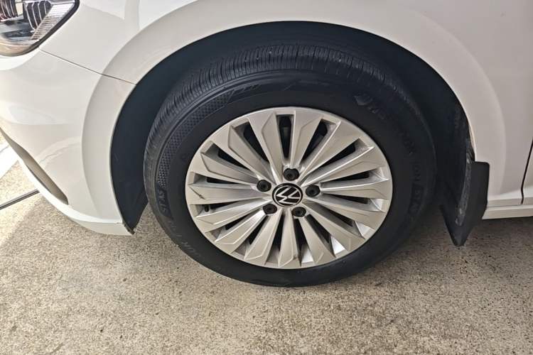Used Volkswagen Lavida 2021 1.5L Automatic Comfort Edition Left Front Wheel Hub