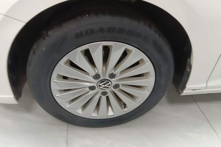 Used Volkswagen Lavida 2021 1.5L Automatic Comfort Edition Left Front Wheel Hub