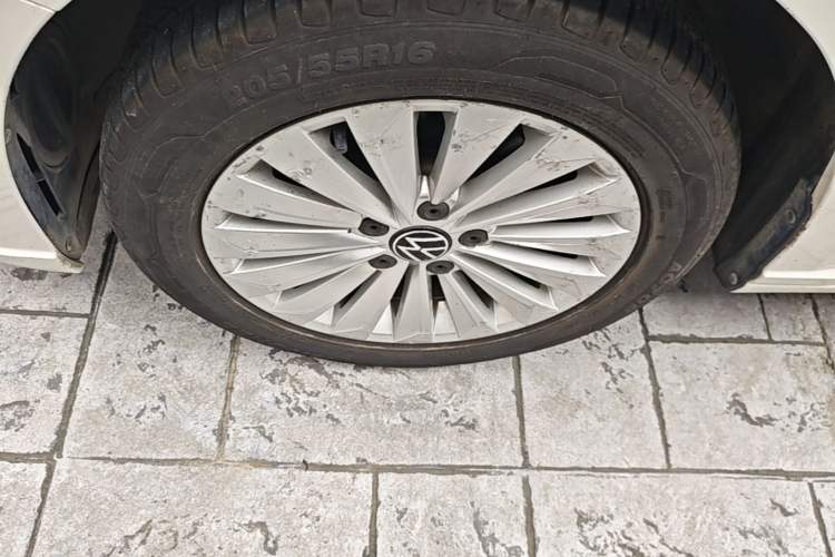 Used Volkswagen Lavida 2021 1.5L Automatic Comfort Edition Left Front Wheel Hub