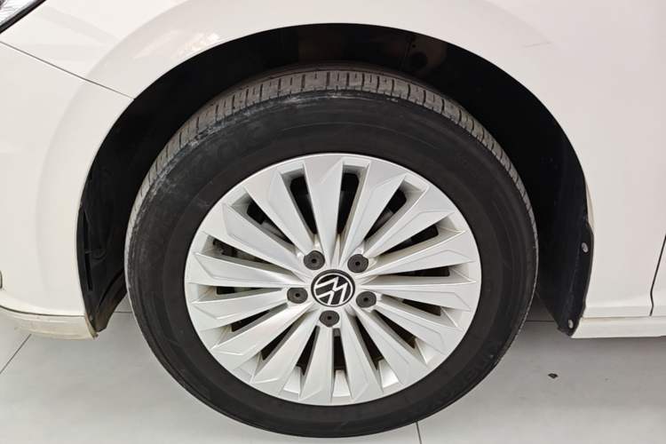 Used Volkswagen Lavida 2021 1.5L Automatic Comfort Edition Left Front Wheel Hub